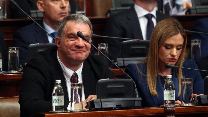Bez politike u obrazovanju